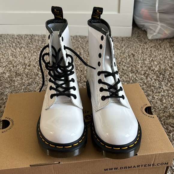 Dr. Martens Chelsea boot white leather size 6 - Picture 4 of 4